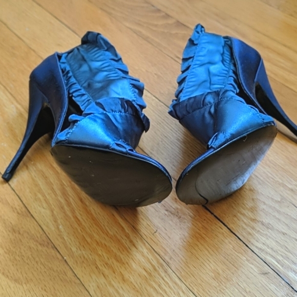 Bruno Frisoni Blue Satin Ruffle Criss Cross Pump - Picture 3 of 4